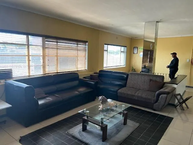 1St Goodwood Backpackers Hostel Cape Town